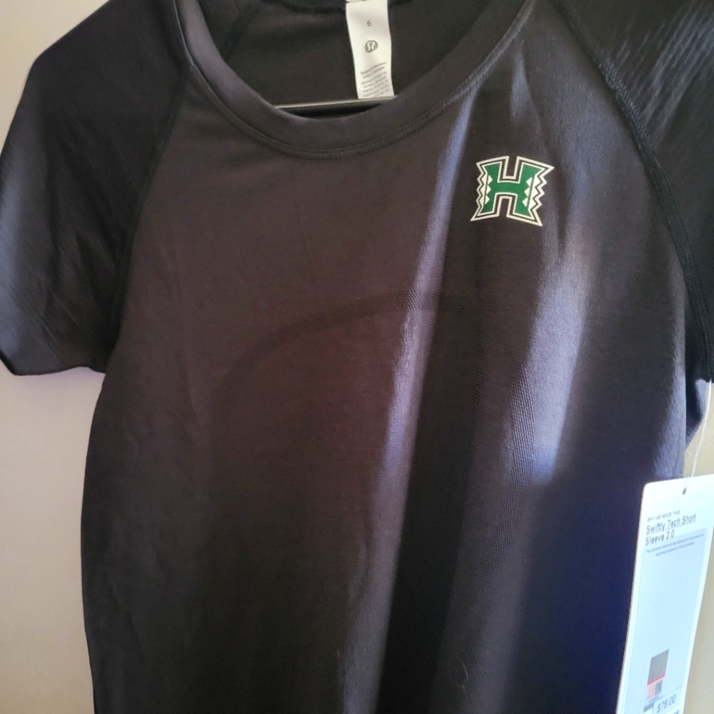 Lululemon University of Hawaii Swiftly tech shirt